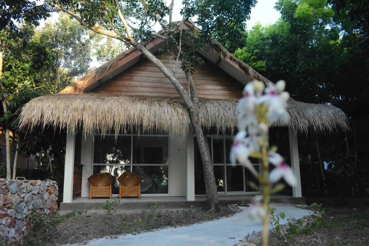 Heaven On The Planet Ekas Exterior photo